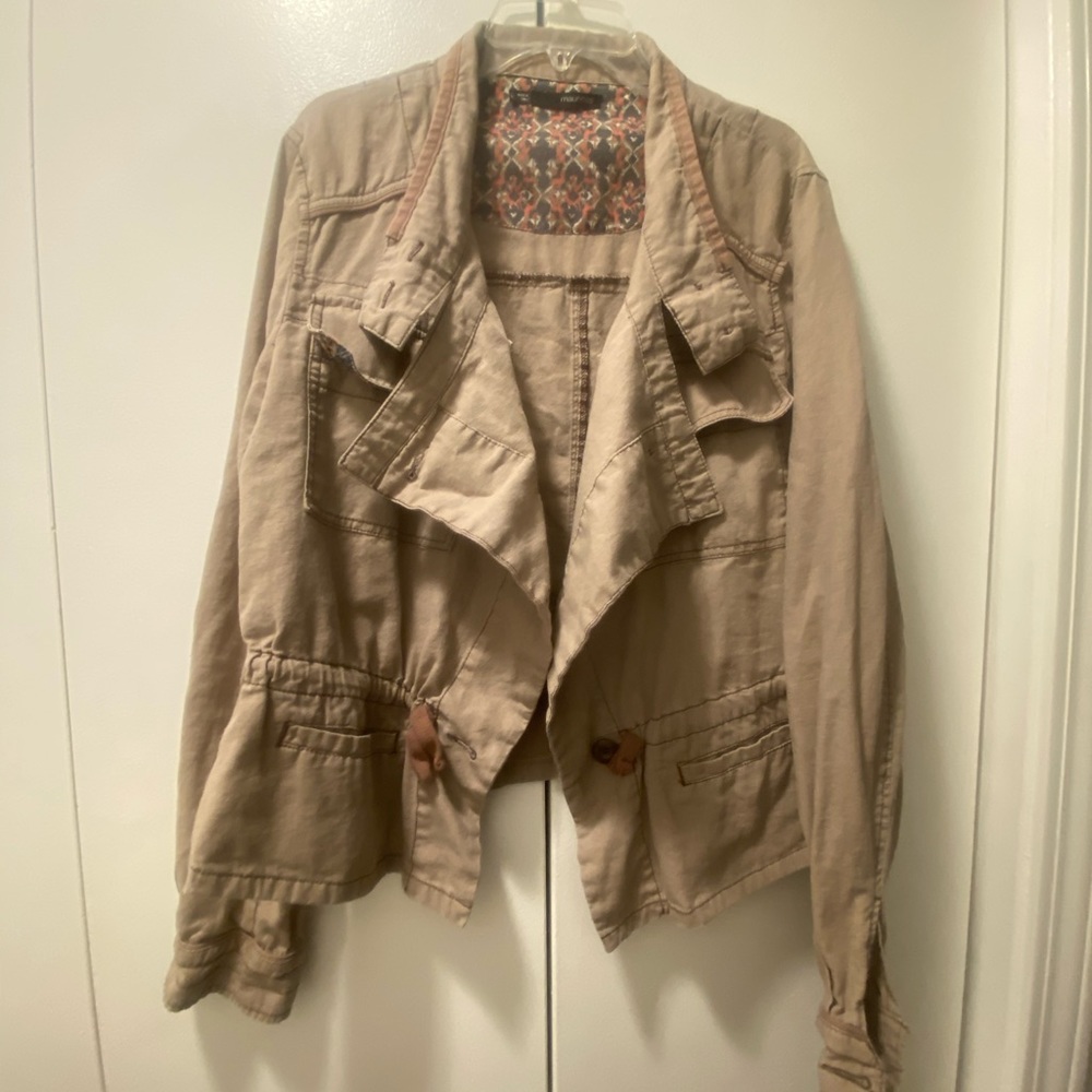 Light weight dress shirt with cinched waist